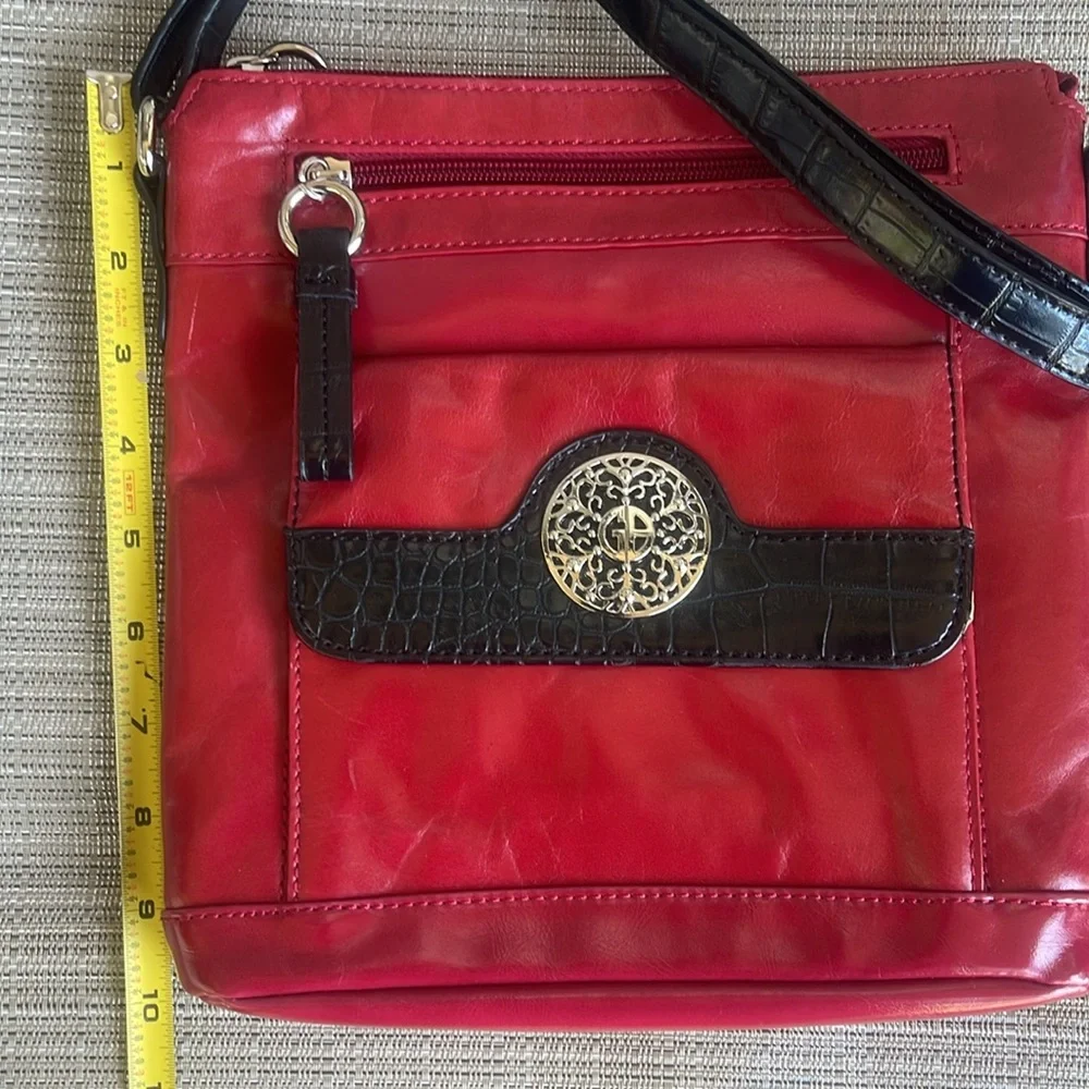 Giani Bernini NWOT Leather Handbag Red and Black 10”x10”